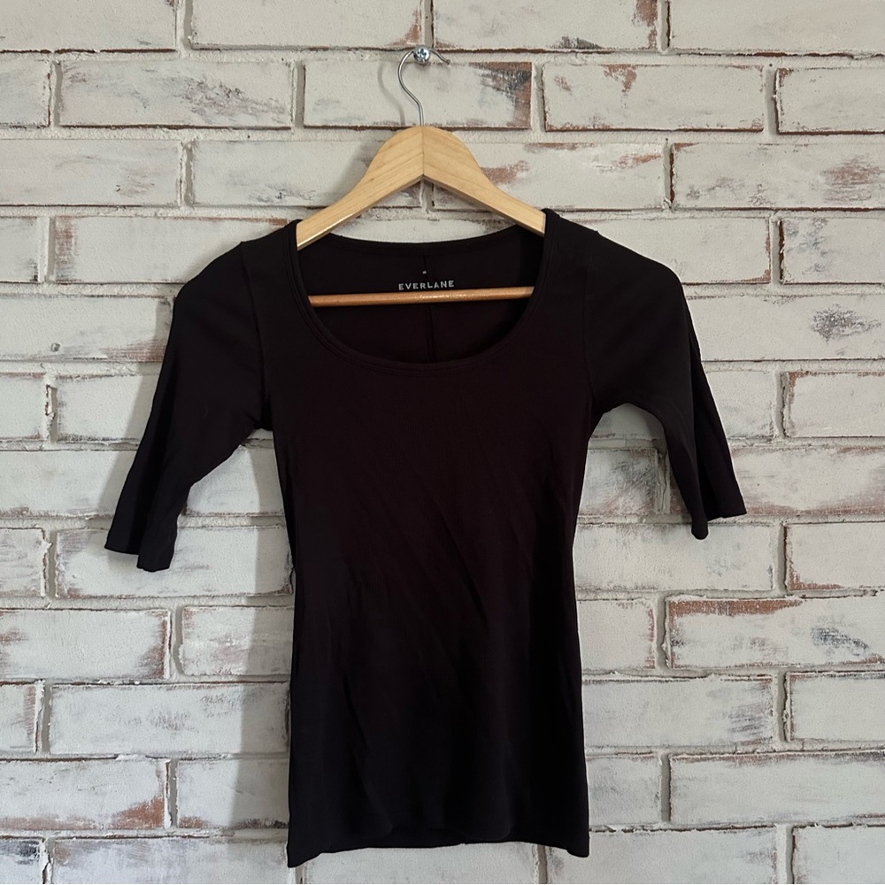 Everlane Luxe Rib scoop neck T-shirt black.